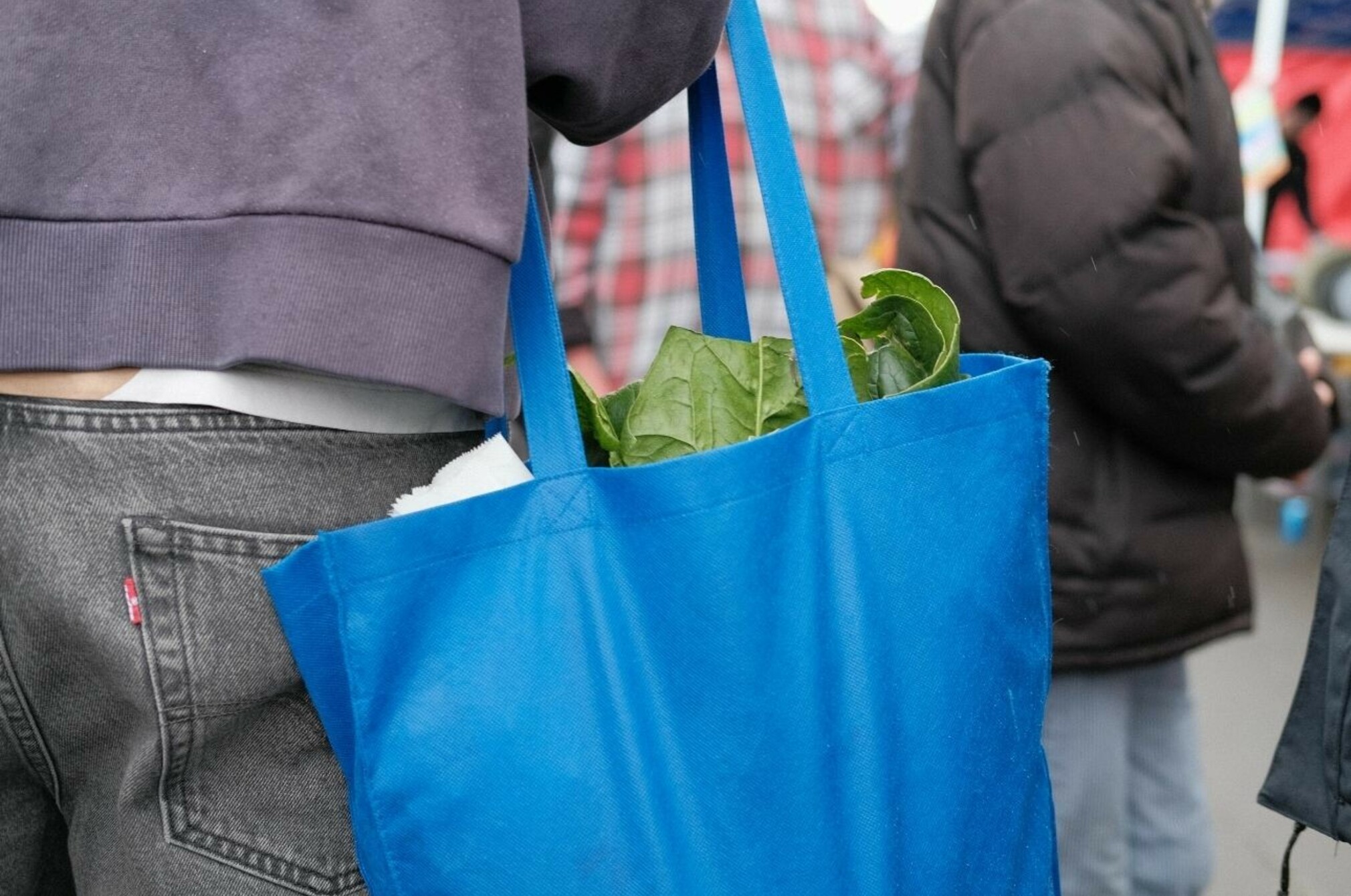 Shopping with people 8
