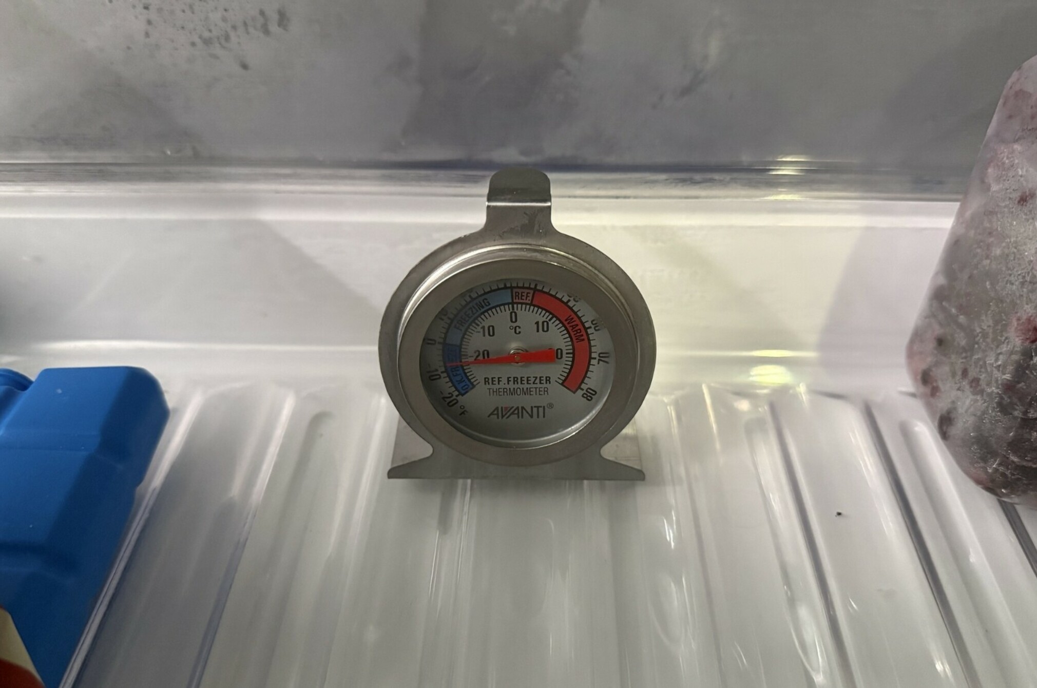 Thermometer in fridge