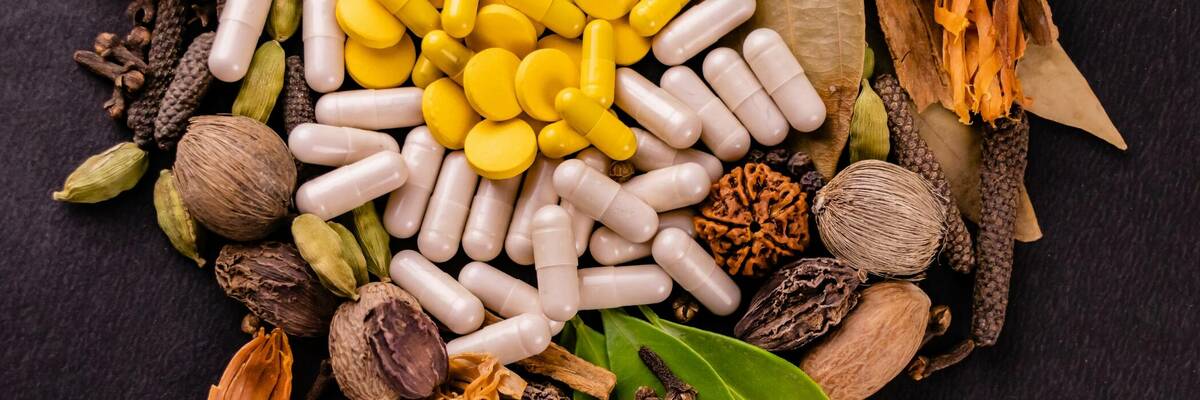 Herbal medicine hero image  1 