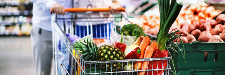 Image of a couple at the supermarket